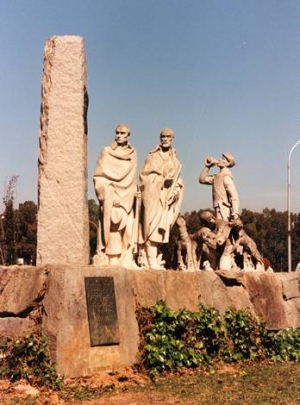 Monumento a Adelardo Covars