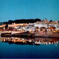 Vista de la Alcazaba por la noche
