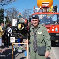 Desfile de artefactos, comparsas y entierro de la sardina