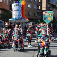 Desfile de artefactos, comparsas y entierro de la sardina