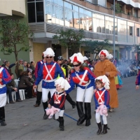 Desfile de artefactos, comparsas y entierro de la sardina