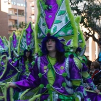 Desfile de artefactos, comparsas y entierro de la sardina