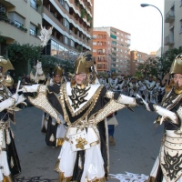 Desfile de artefactos, comparsas y entierro de la sardina