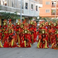 Desfile de artefactos, comparsas y entierro de la sardina