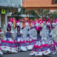 Desfile de artefactos, comparsas y entierro de la sardina