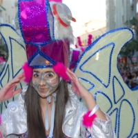 Desfile de artefactos, comparsas y entierro de la sardina