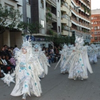 Desfile de artefactos, comparsas y entierro de la sardina