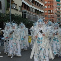 Desfile de artefactos, comparsas y entierro de la sardina