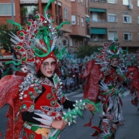 Desfile de artefactos, comparsas y entierro de la sardina