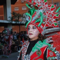 Desfile de artefactos, comparsas y entierro de la sardina