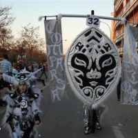 Desfile de artefactos, comparsas y entierro de la sardina