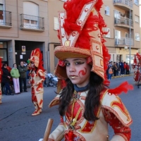 Desfile de artefactos, comparsas y entierro de la sardina