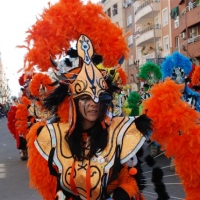 Desfile de artefactos, comparsas y entierro de la sardina