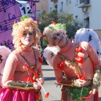 Desfile de artefactos, comparsas y entierro de la sardina