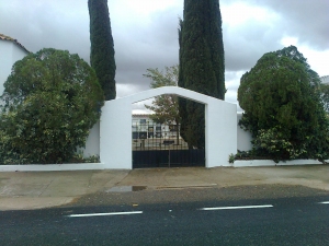 Puerta principal del Cementerio de Balboa