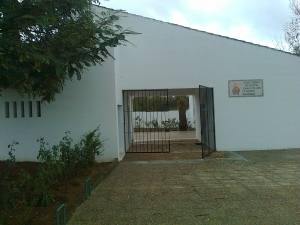 Puerta principal del Cementerio de Valdebtoa.