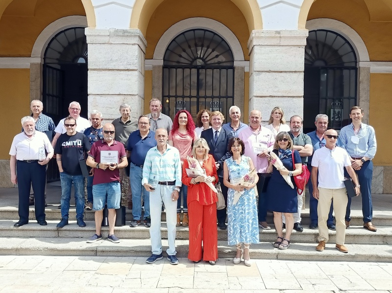 Entrega placas honor�ficas a los trabajadores jubilados del Ayuntamiento de Badajoz - �lbum de fotos