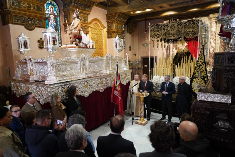 Entrega de la Bandera de la ciudad a la patrona
