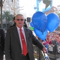 Día Internacional de los Derechos del Niño (Sr. Alcalde cortando un conjunto de globos tras la lectura de cada principio)