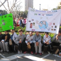 Día Internacional de los Derechos del Niño 2009 (Niñ@s portando carteles)